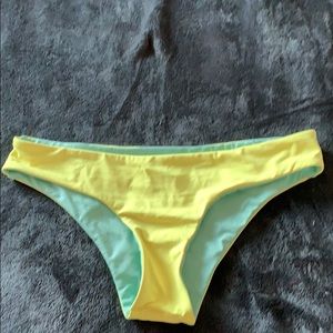 Reversible swim suit bottoms